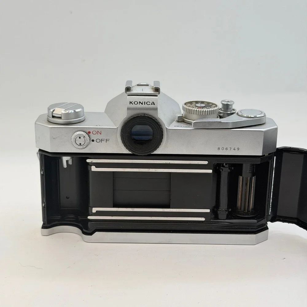 Konica Autoreflex T 35mm SLR Film Camera Body Silver Black Made in Japan 806749